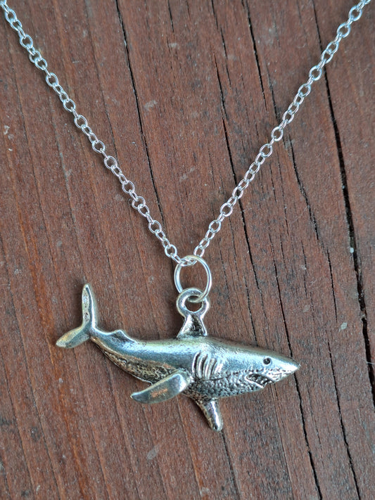 Halskette mit Hai - Anhänger